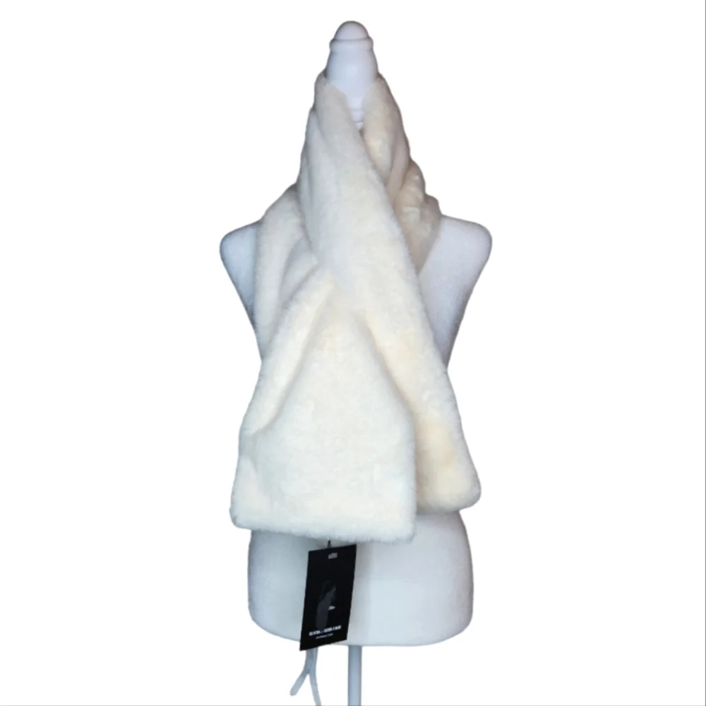 NEW Apparis Ivory Faux Fur Scarf